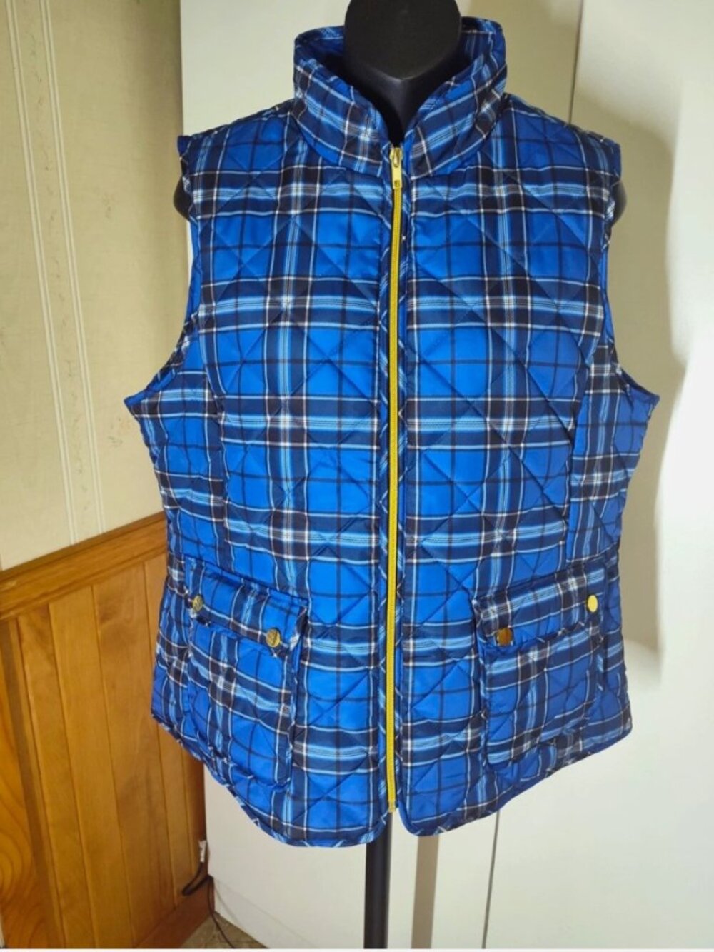 St. John’s Bay Royal Blue Plaid Quilted Vest w/ Front Zip & Snap Pockets Large
